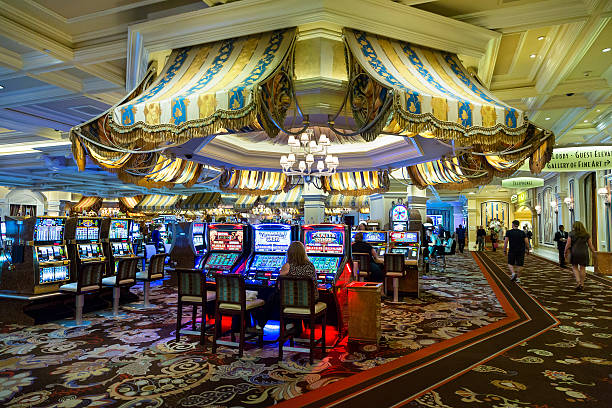 Bigger Bass Bonanza gameplay screenshot showing spinning reels and balance display